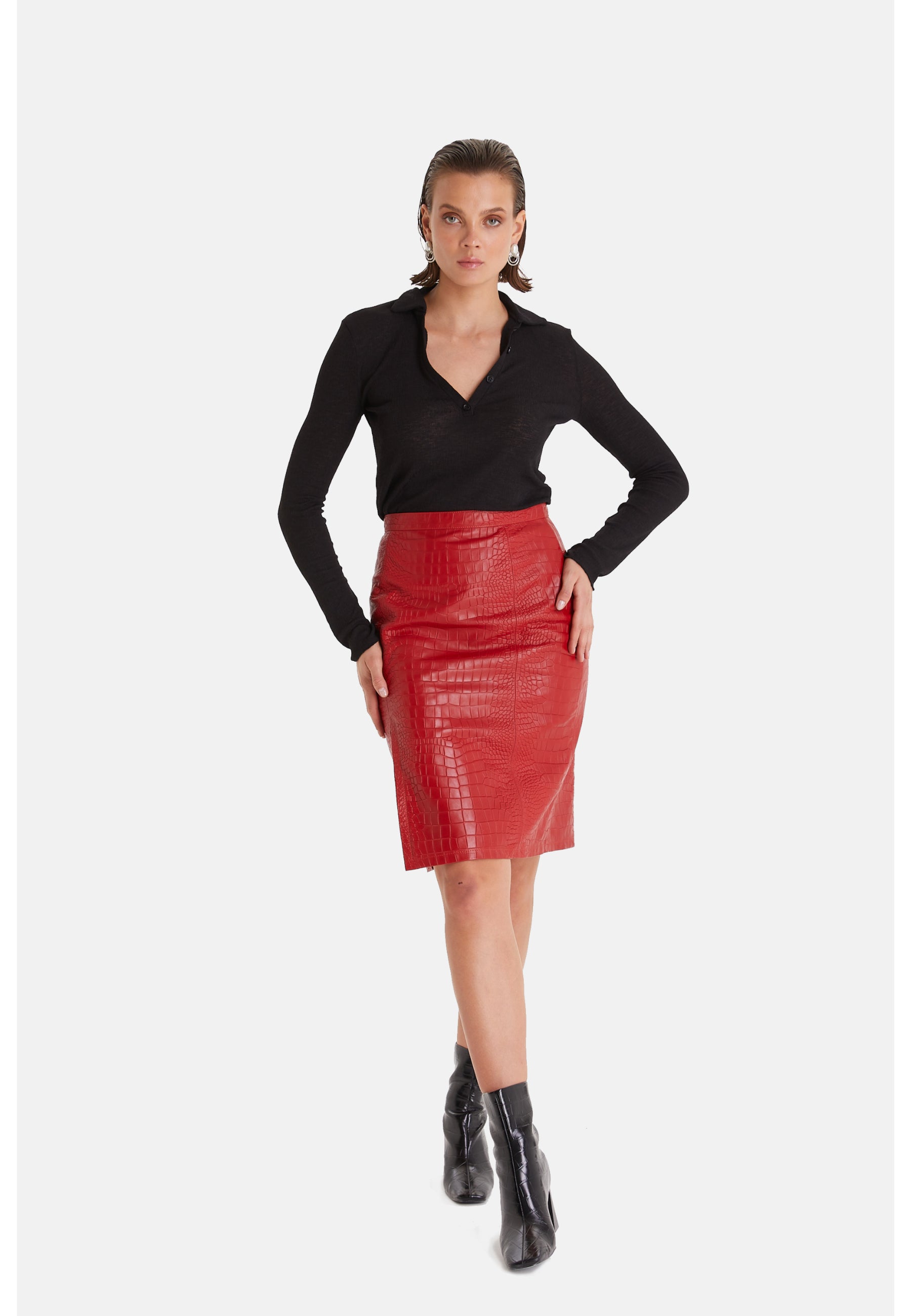 24 Leather Skirt Outfits That Are Both Professional and Classy