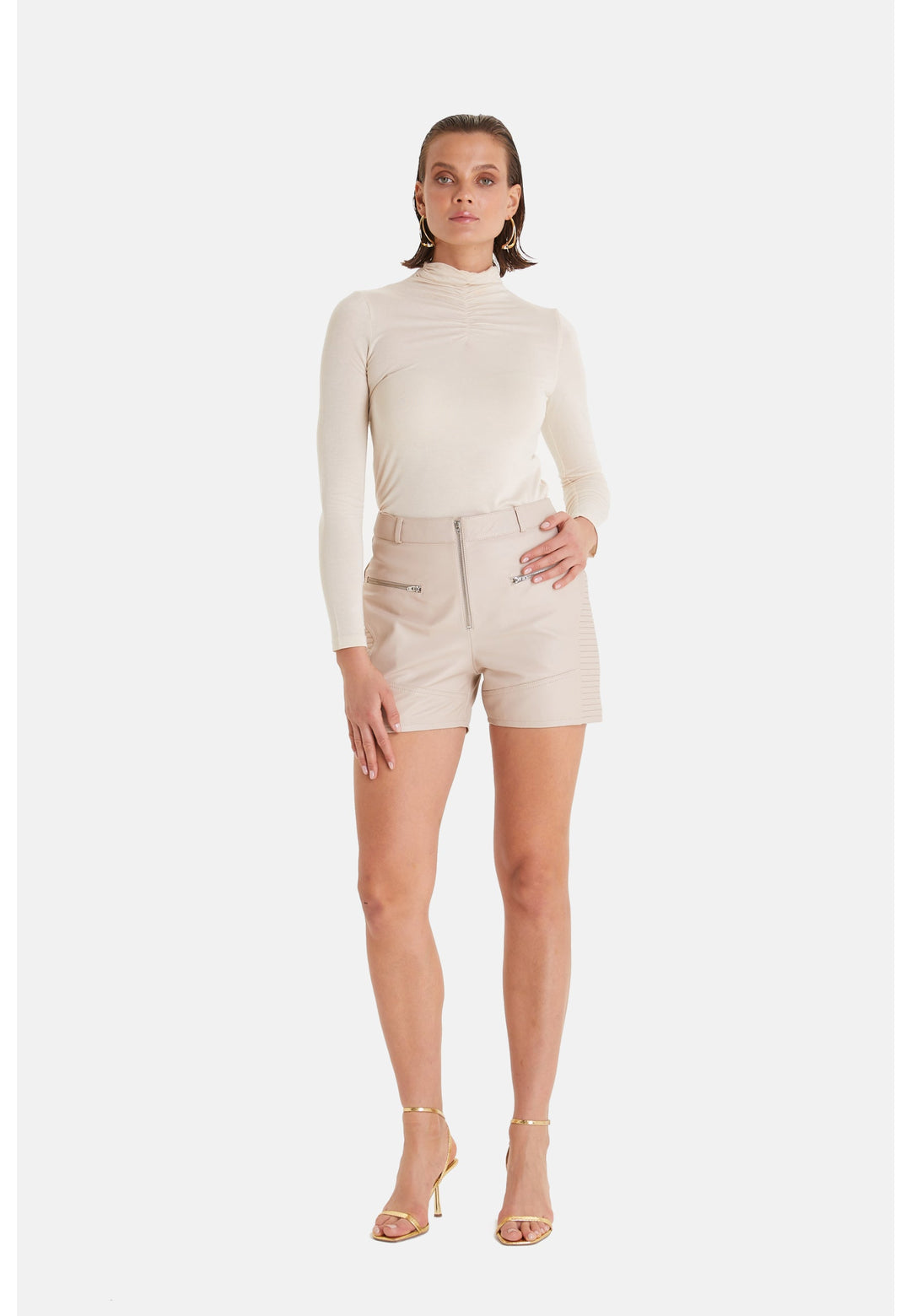Woman wearing beige shorts outfit