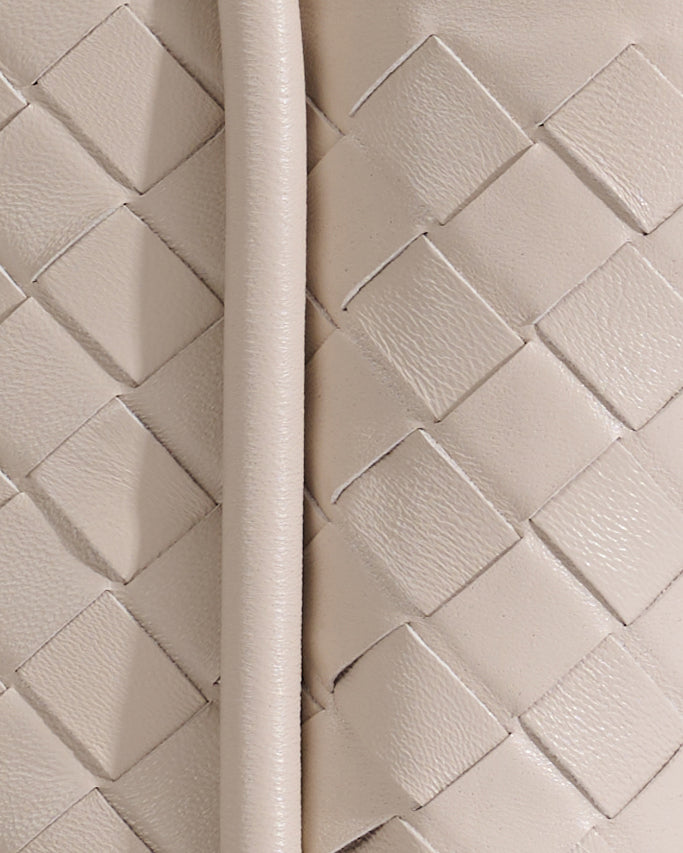 Beige woven leather bag detail