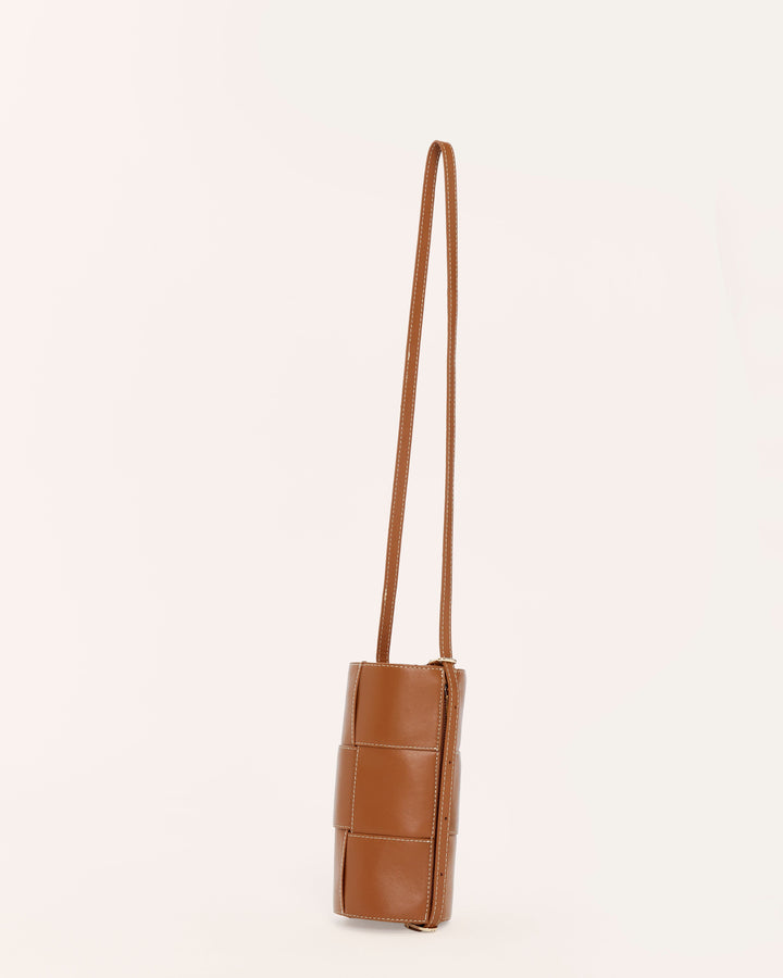 Tan woven leather shoulder handbag