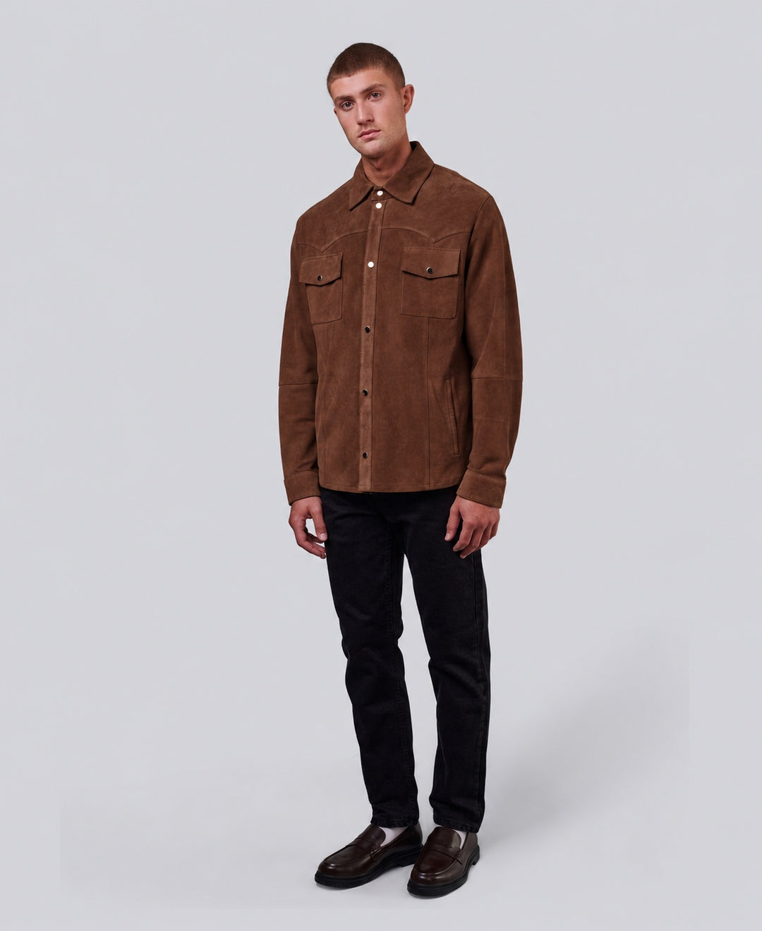 Model wearing the Jett Suede Shirt Jacket in Chestnut with black jeans.